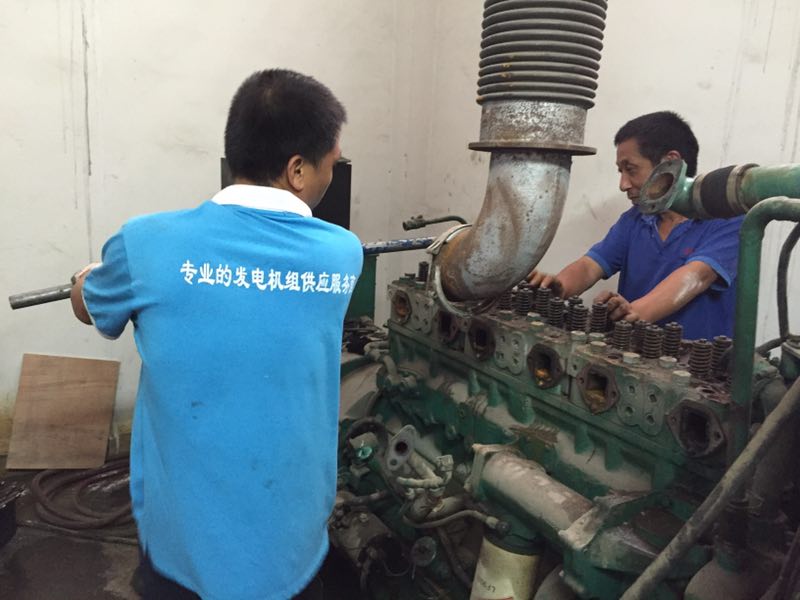 深圳發(fā)電機(jī)維修服務(wù)現(xiàn)場