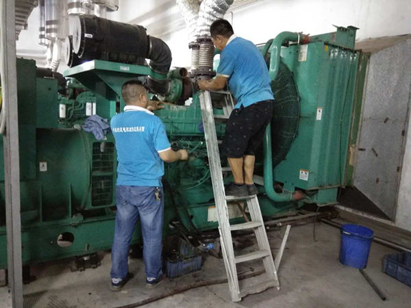 廣州發(fā)電機(jī)維修服務(wù)現(xiàn)場