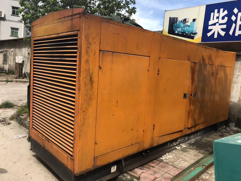靜音型450千瓦康明斯二手柴油發(fā)電機組