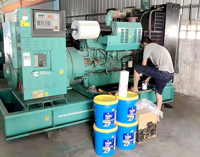 東莞康明斯發(fā)電機(jī)保養(yǎng)現(xiàn)場(chǎng)