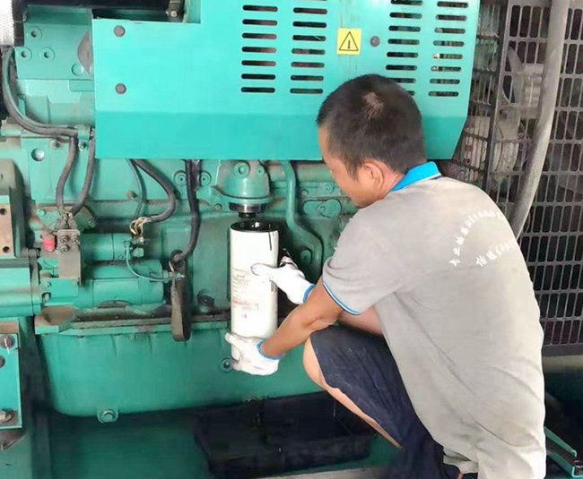 廣州柴油發(fā)電機(jī)保養(yǎng)服務(wù)現(xiàn)場(chǎng)